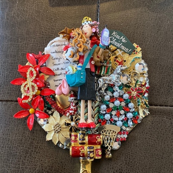 “KISS me it’s Christmas” Nod to Busy Moms Large 5” Hand Mirror $98 - Picture 1 of 5